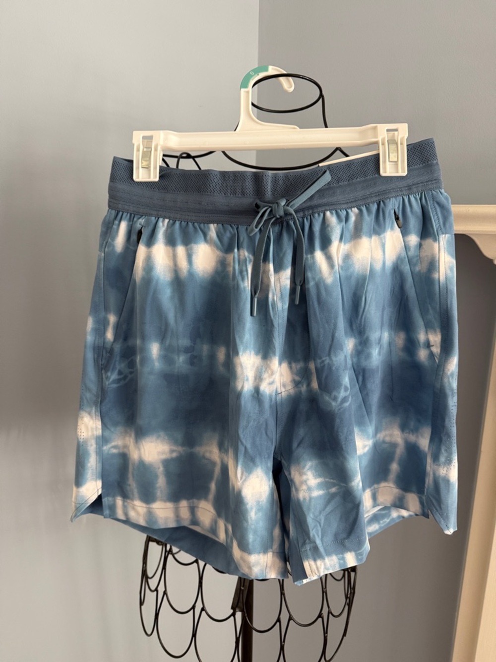 American Eagle Outfitters Blue & White Tie-Dye Athletic Shorts
